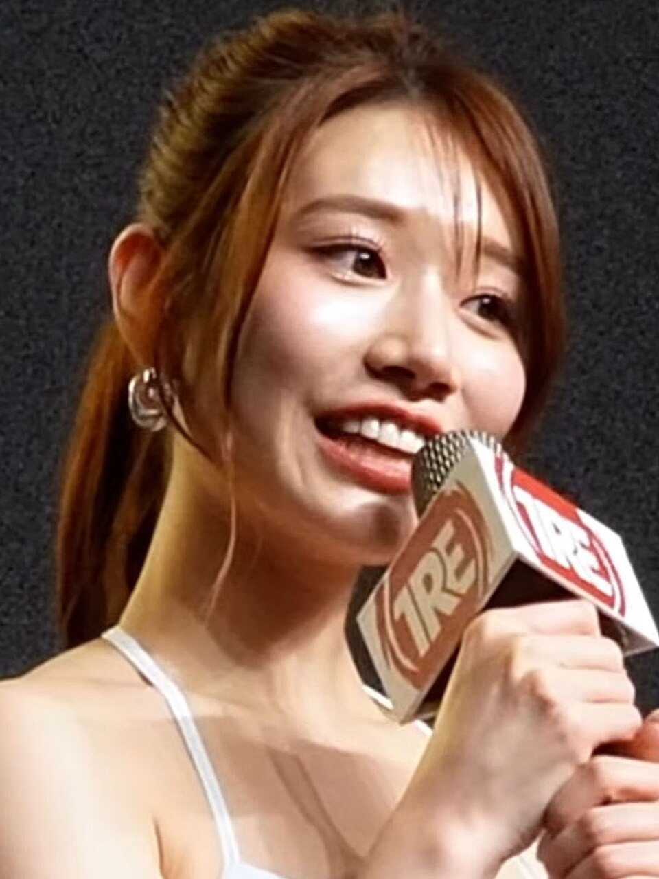 ก่อนมาปิดไลน์อัปที่กรุงเทพฯ ไซกะ คาวาคิตะ ก็เคยขึ้นเวทีงานใหญ่อย่าง Taipei Red Expo 2024 ที่ไต้หวันมาแล้ว (ภาพโดย RIKIBRO 瑞奇哥 ผ่าน Wikimedia Commons สัญญาอนุญาต CC BY 3.0)